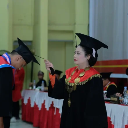 Wisuda Universitas Mahakarya Asia